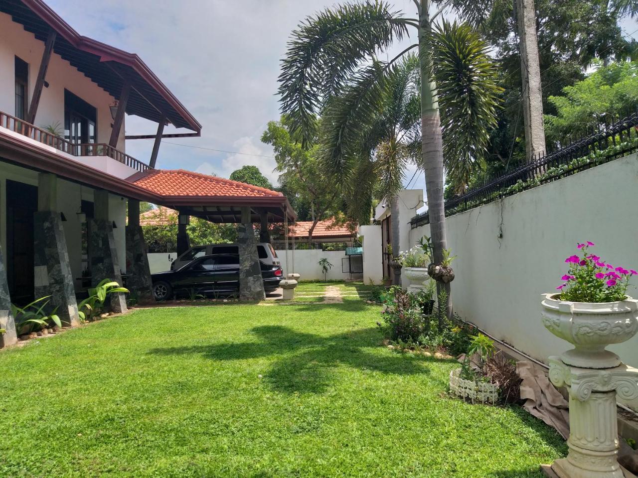 Cosy Nest Home Stay 尼甘布 外观 照片